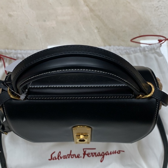 SALVATORE FERRAGAMO MEDIUM BOXYZ LEATHER TRIMMED NATURAL STRAW TOP HANDLE BAG - Picture 9 of 16
